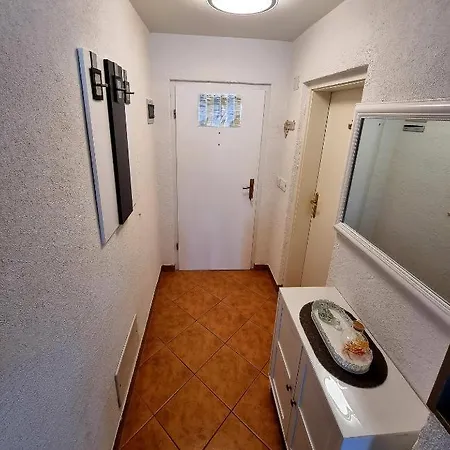 Engel With Pool Kukci