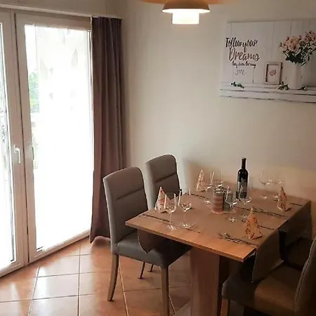 Engel With Pool Apartman Kukci