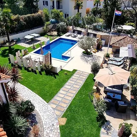 Appartement Engel With Pool