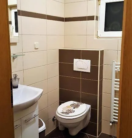 Engel With Pool * Kukci