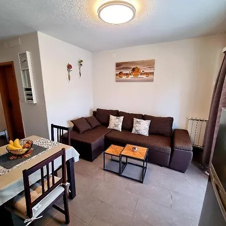 Engel With Pool Kukci