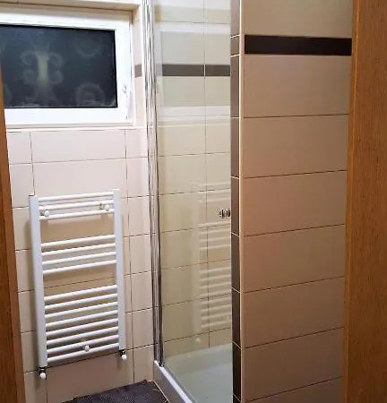 Engel With Pool Apartamento