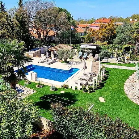Appartement Engel With Pool Kukci