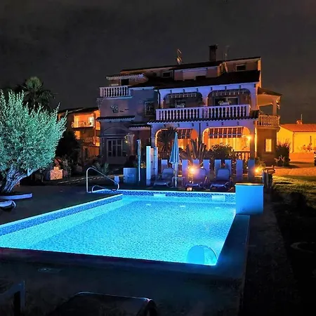 Appartement Engel With Pool Kukci